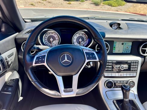 Used 2015 Mercedes-Benz SLK 250 image 18