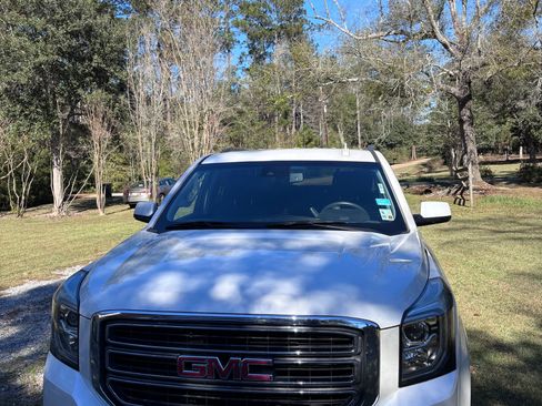Used 2018 GMC Yukon XL SLT image 1