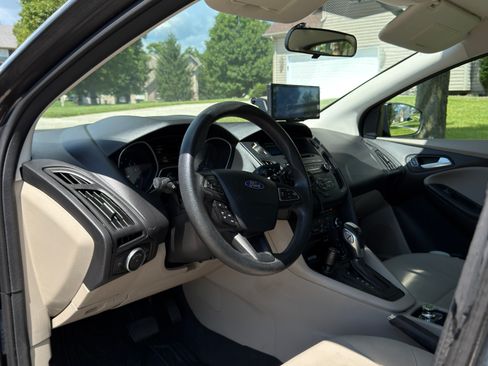 Used 2015 Ford Focus SE FWD image 5