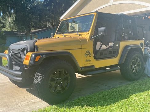 Used 2003 Jeep Wrangler SE image 2