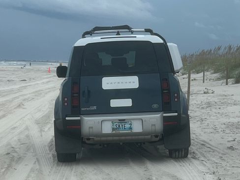 Used 2023 Land Rover Defender 90 S image 6