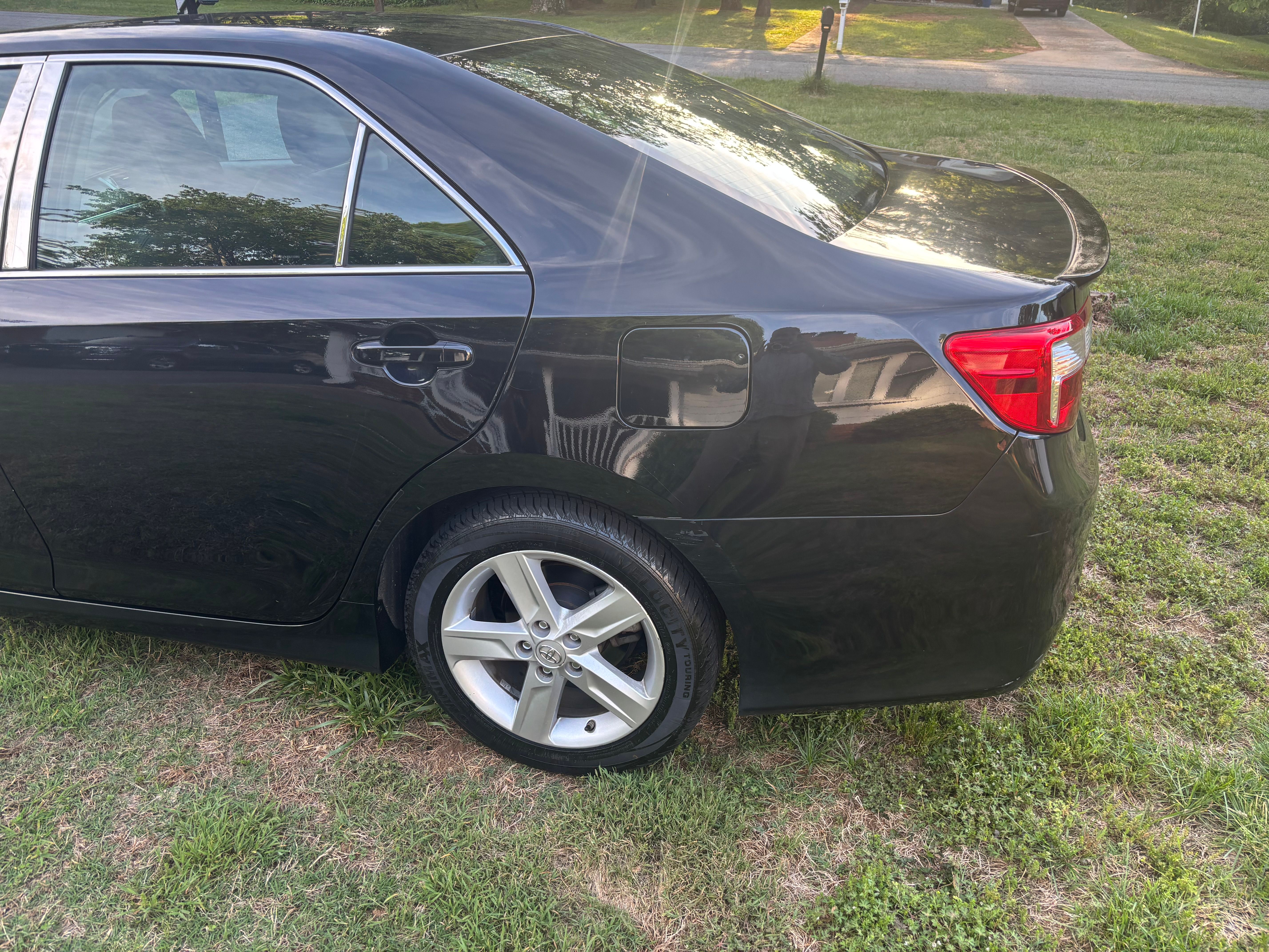 Used 2013 Toyota Camry SE FWD image 13