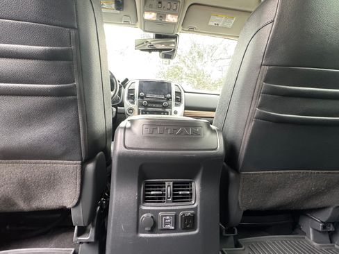 Used 2020 Nissan Titan SL w/ Moonroof Package AWD/4WD image 17