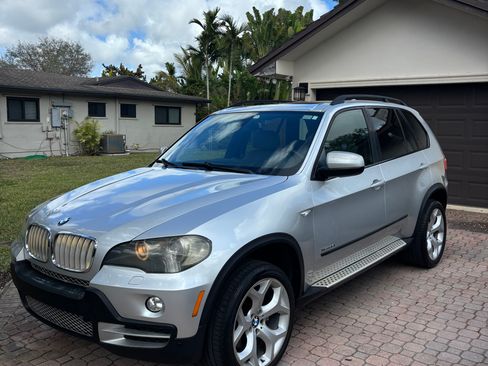 Used 2009 BMW X5 xDrive48i image 1