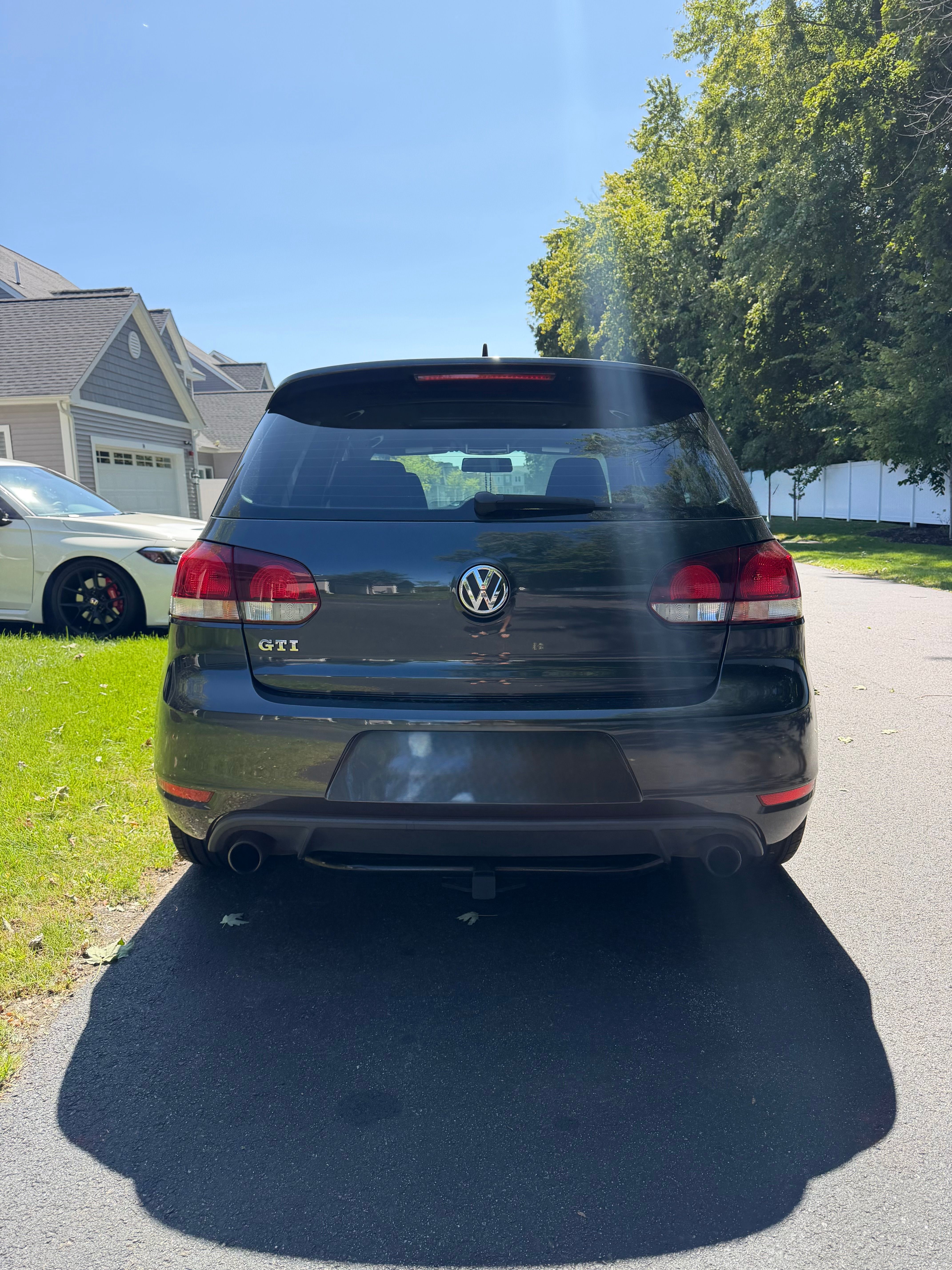 Used 2011 Volkswagen Golf 2-Door FWD image 5
