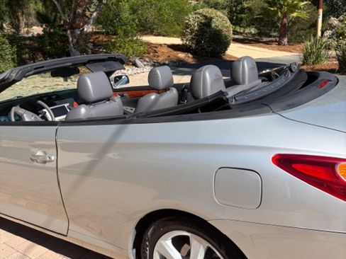 Used 2006 Toyota Solara SLE image 2