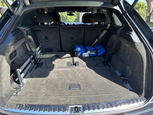 Used 2018 Bentley Bentayga Activity AWD/4WD image 19