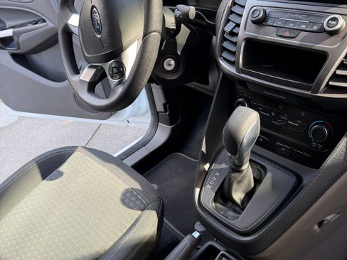 Used 2021 Ford Transit Connect XLT image 10