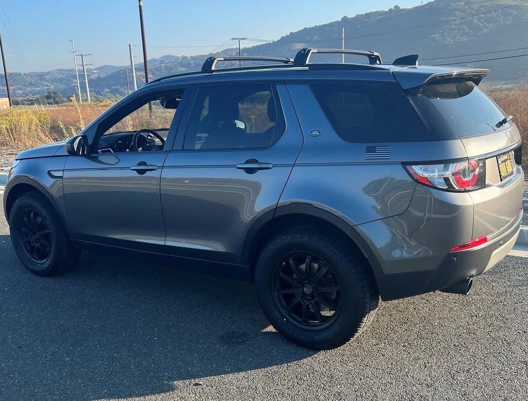Used 2019 Land Rover Discovery Sport SE AWD/4WD image 1