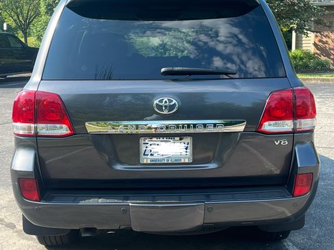 Used 2011 Toyota Land Cruiser image 2