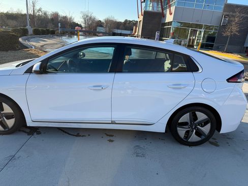 Used 2022 Hyundai Ioniq SEL image 6