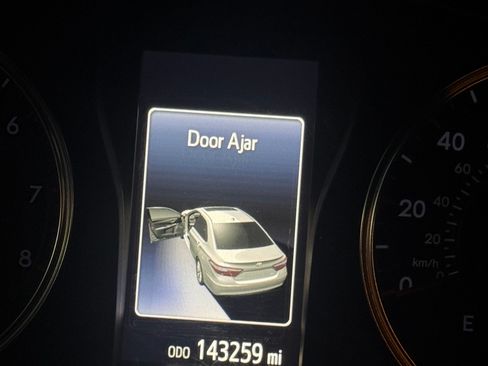 Used 2015 Toyota Camry SE FWD image 10