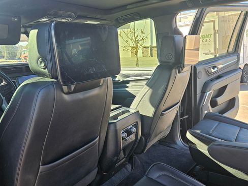 Used 2023 GMC Yukon XL Denali w/ Denali Reserve Package image 8