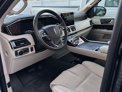 Used 2020 Lincoln Navigator Reserve w/ Luxury Package image 6