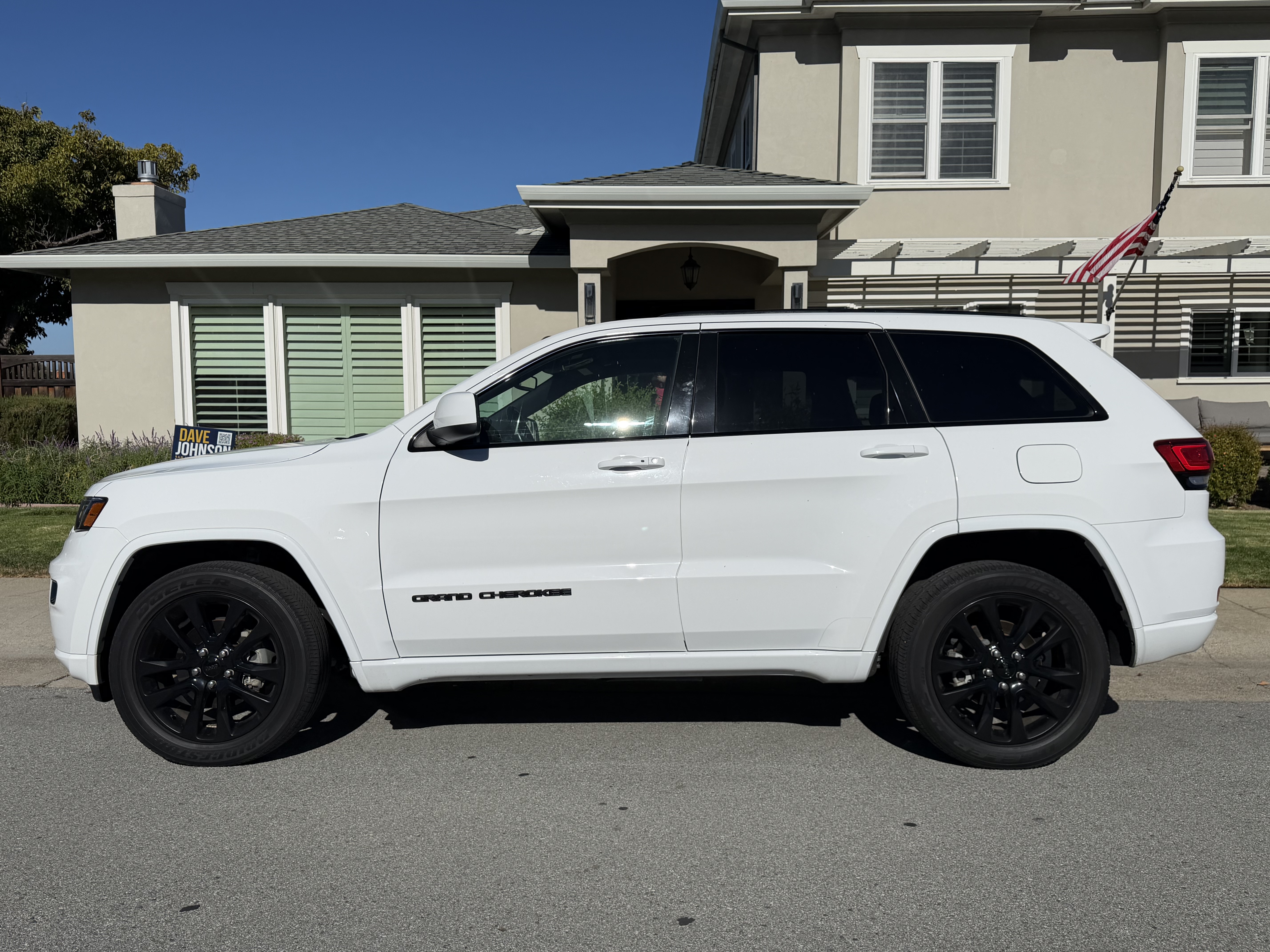 Used 2020 Jeep Grand Cherokee Altitude AWD/4WD image 6