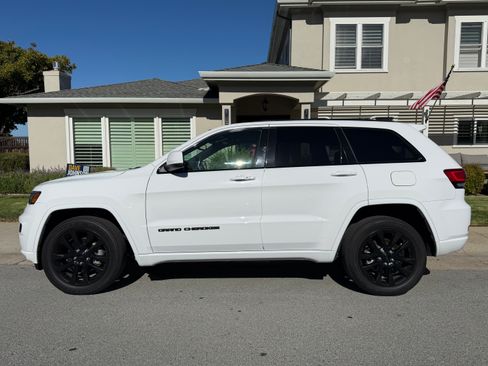 Used 2020 Jeep Grand Cherokee Altitude AWD/4WD image 6