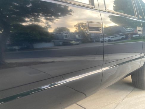 Used 1999 GMC Suburban 2WD w/ Marketing Opt Pkg 3 image 6