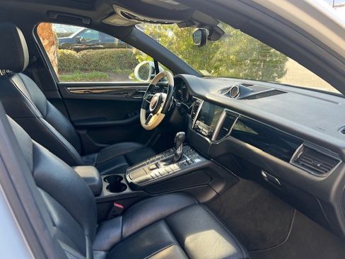 Used 2018 Porsche Macan S image 11