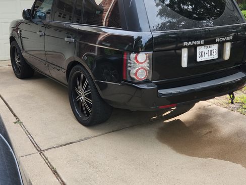 Used 2011 Land Rover Range Rover HSE image 1