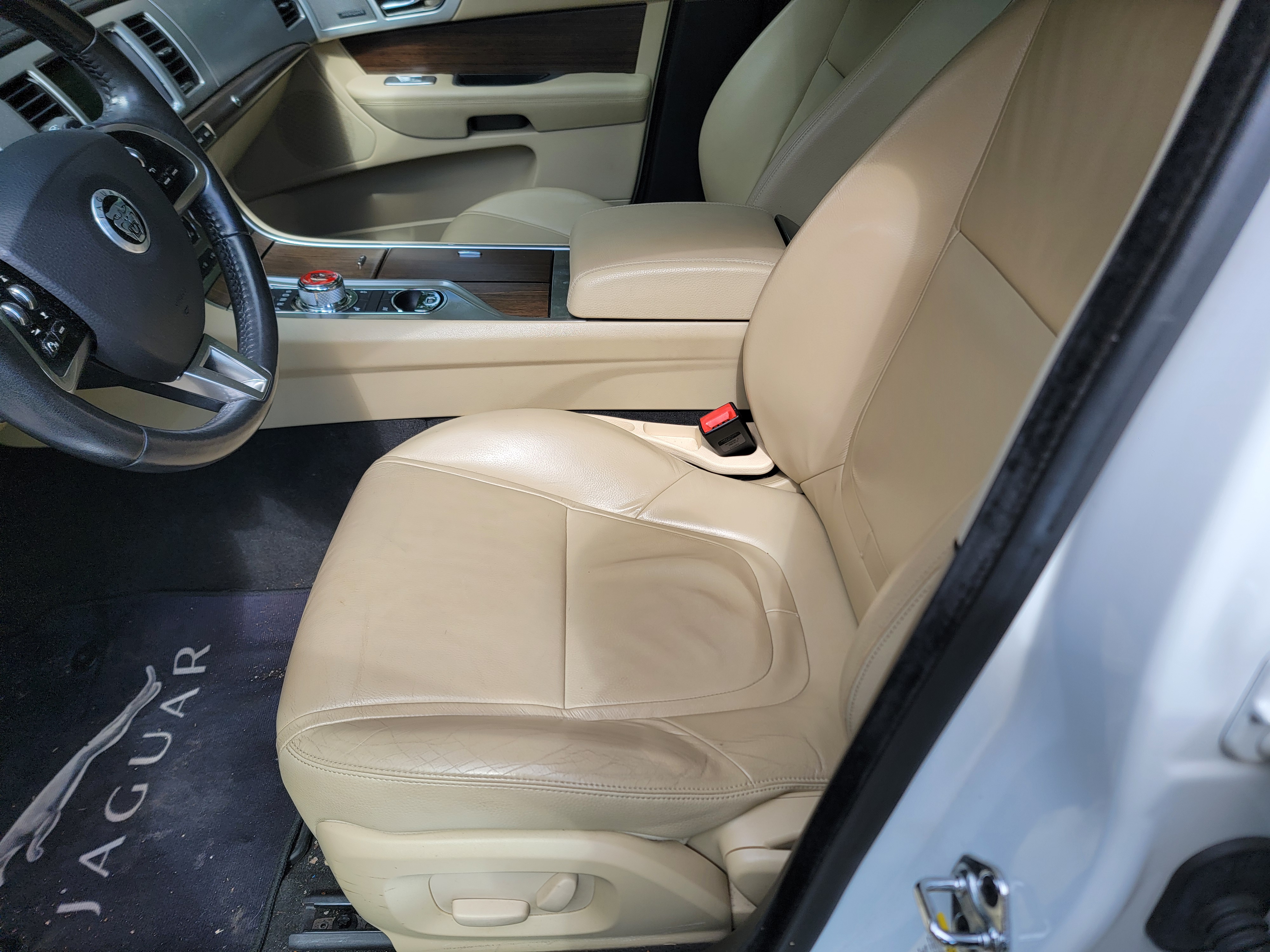 Used 2013 Jaguar XF 3.0 AWD/4WD image 11