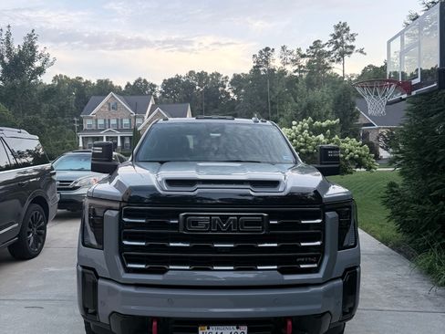 Used 2025 GMC Sierra 2500 AT4 w/ AT4 Premium Plus Package AWD/4WD image 4