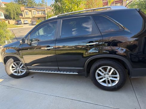 Used 2015 Kia Sorento LX image 1