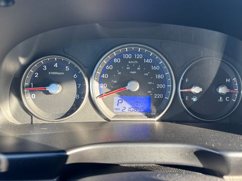 Used 2011 Hyundai Santa Fe GLS image 11