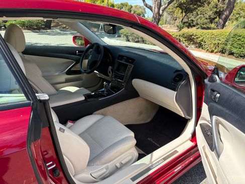 Used 2010 Lexus IS 350C image 9