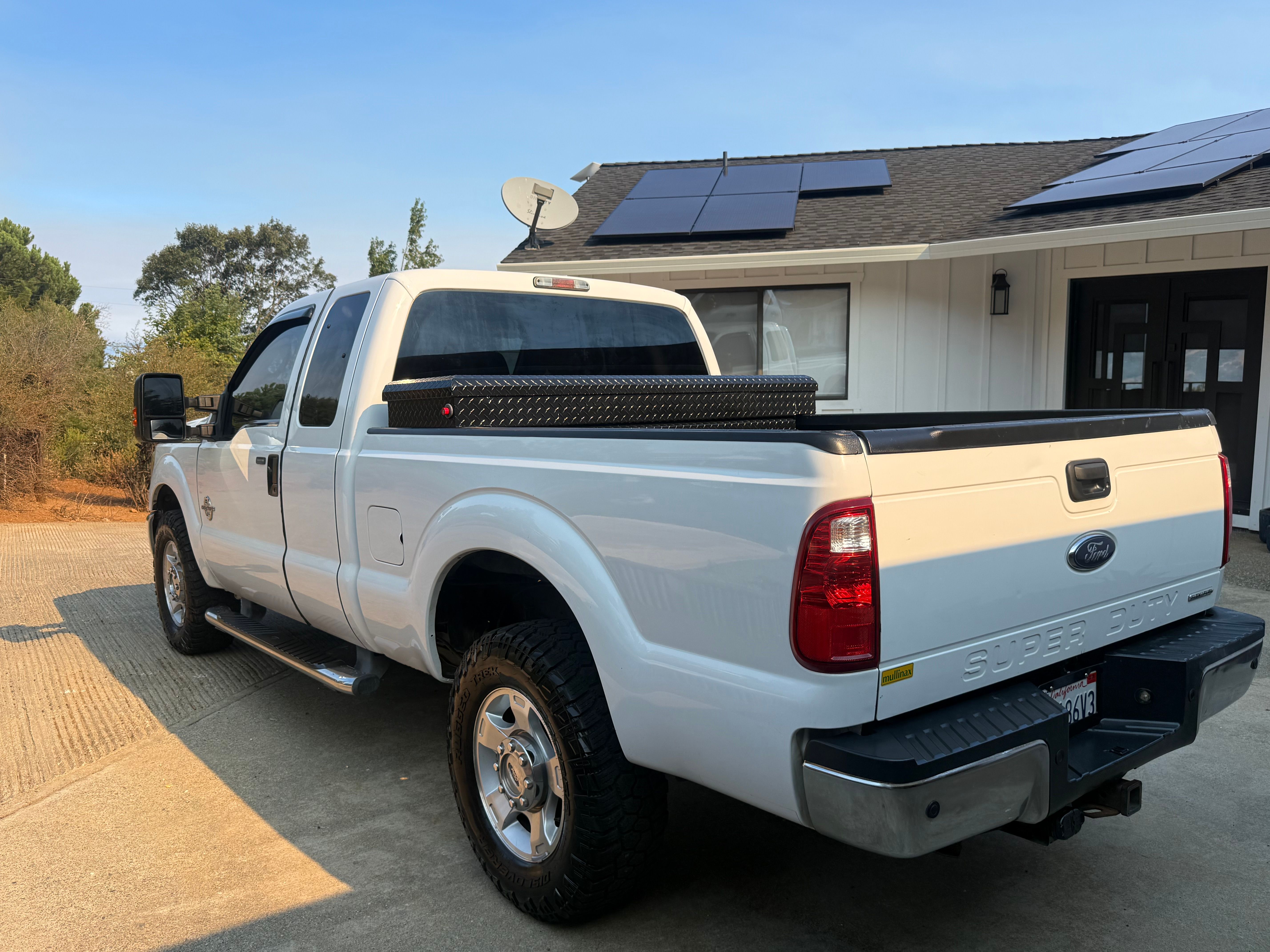 Used 2015 Ford F250 XLT w/ XLT Interior Package RWD image 2