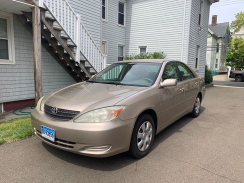 Used 2004 Toyota Camry LE FWD image 1