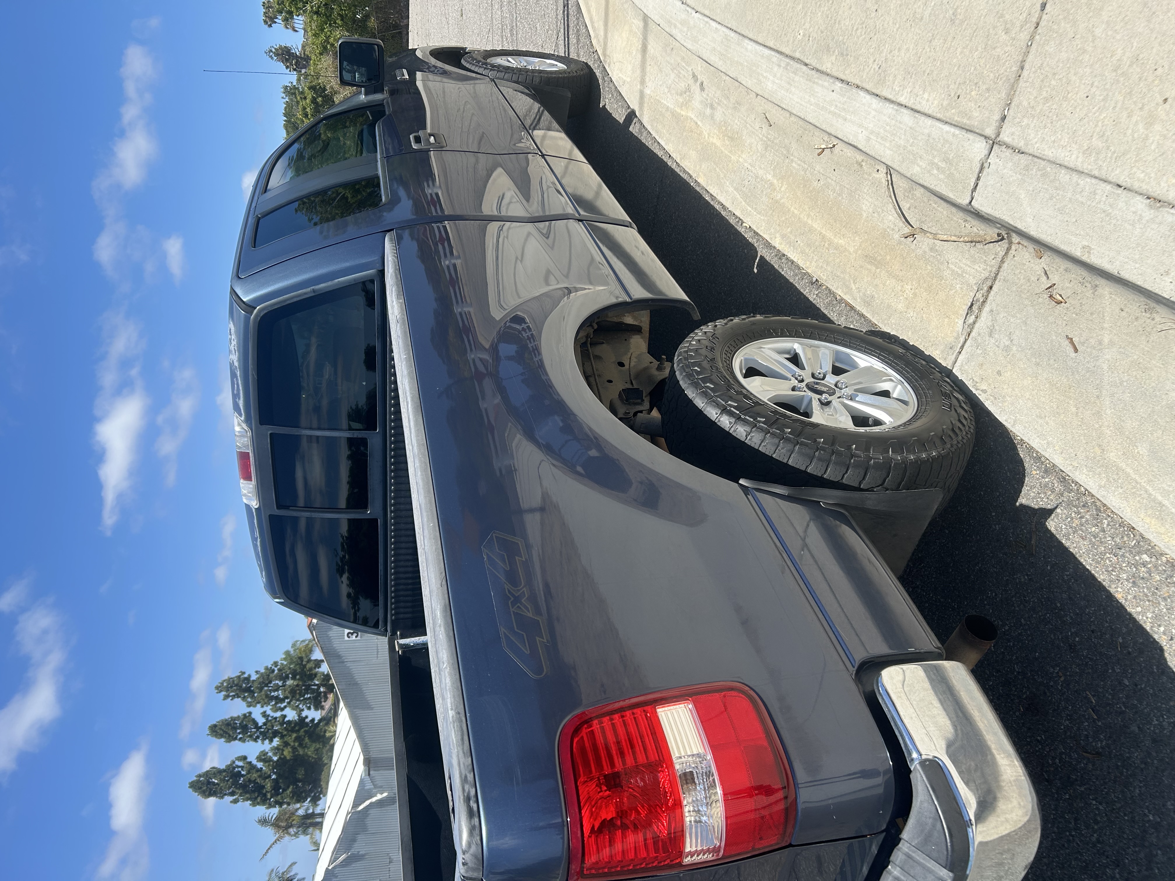 Used 2005 Ford F150 XLT AWD/4WD image 4