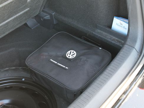 Used 2017 Volkswagen Golf Wolfsburg Edition image 29