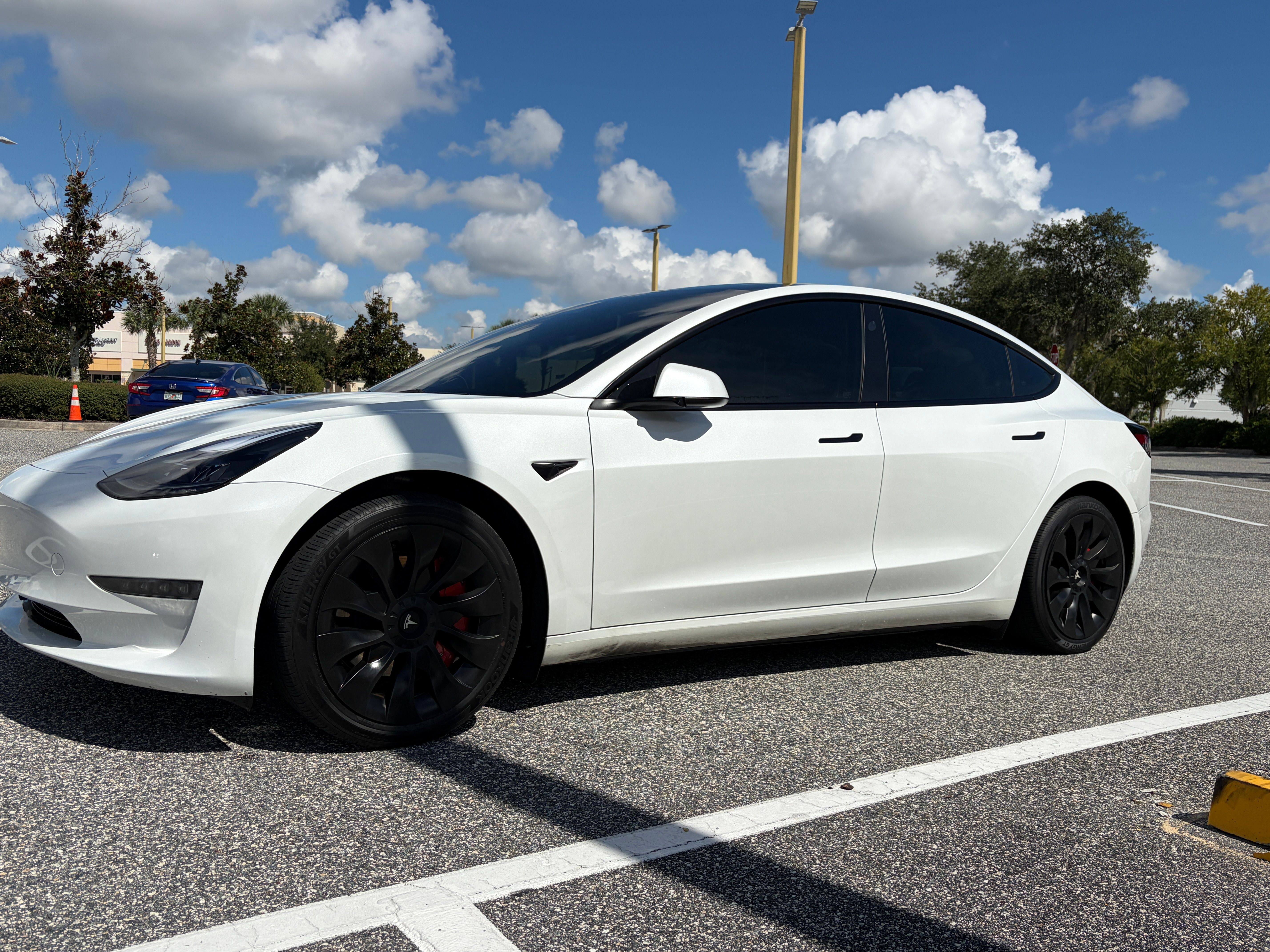 Used 2023 Tesla Model 3 Standard Range RWD image 1