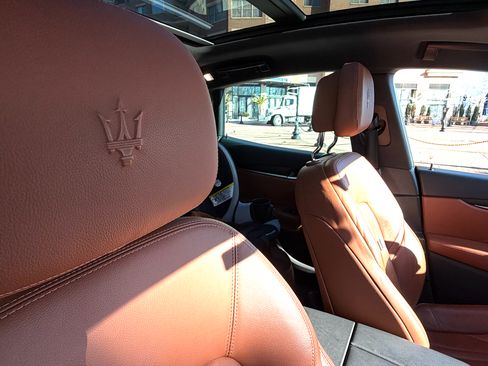 Used 2020 Maserati Levante image 5