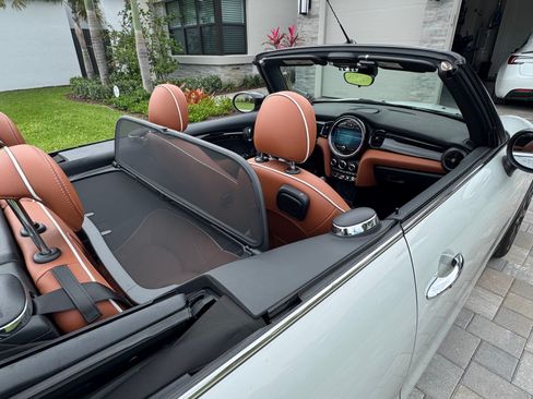 Used 2022 MINI Cooper S w/ Signature Upholstery Package image 29