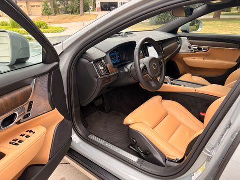 Used 2024 Volvo V90 B6 Cross Country Ultimate w/ Protection Package Premier AWD/4WD image 10