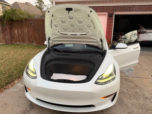 Used 2023 Tesla Model 3 Standard Range image 4