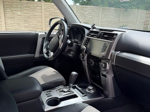 Used 2020 Toyota 4Runner SR5 AWD/4WD image 8
