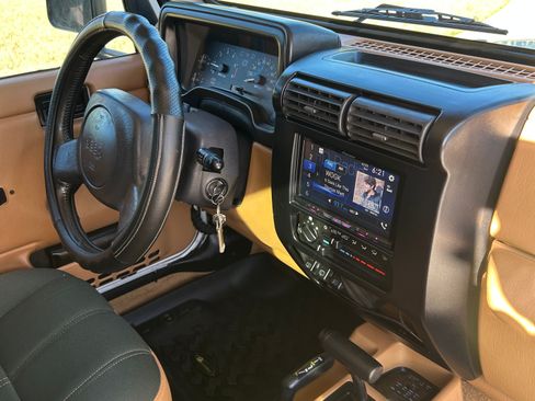 Used 1998 Jeep Wrangler Sahara image 18