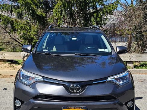 Used 2018 Toyota RAV4 Limited image 9
