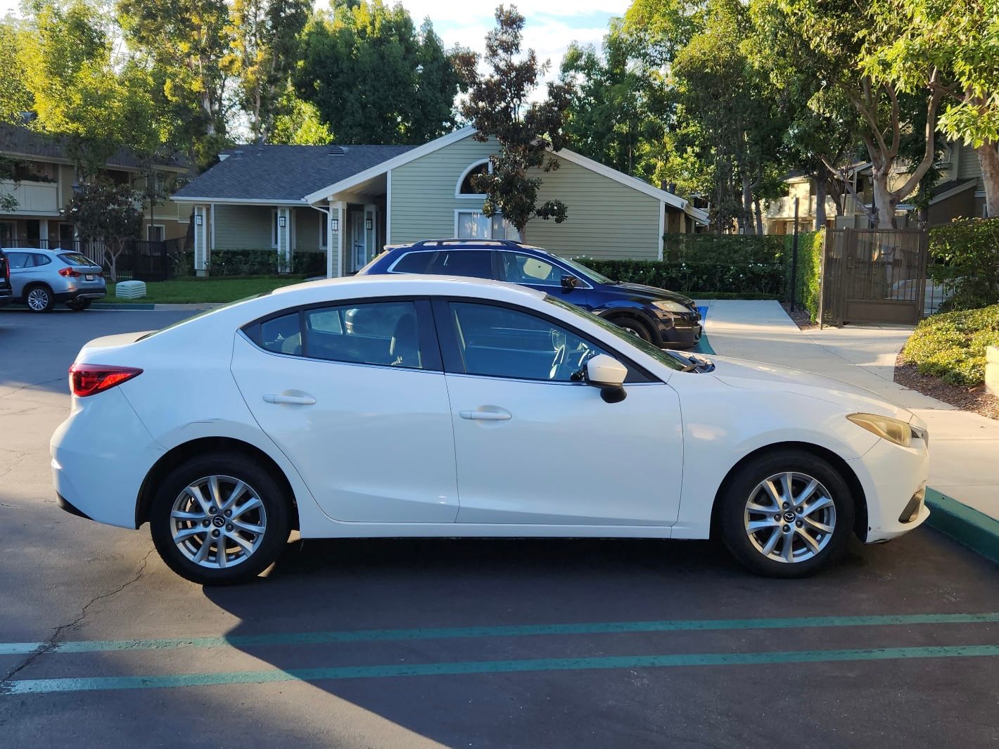 Used 2016 MAZDA MAZDA3 i Sport w/ Preferred Equipment Package FWD image 5