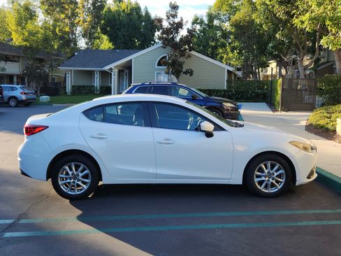 Used 2016 MAZDA MAZDA3 i Sport w/ Preferred Equipment Package FWD image 5