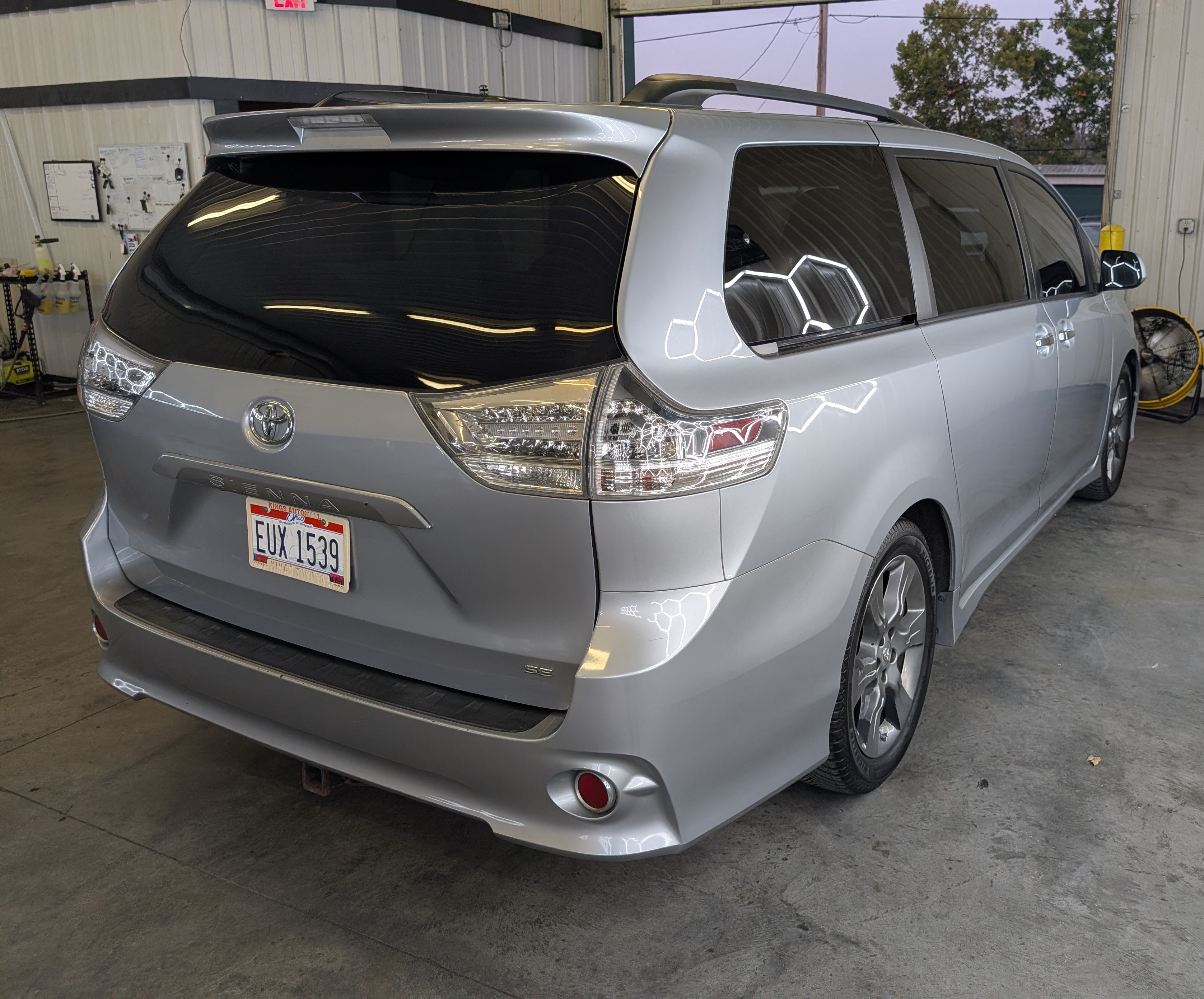 Used 2014 Toyota Sienna SE FWD image 2