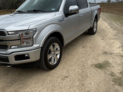 Used 2019 Ford F150 Platinum w/ Equipment Group 701A Luxury image 4