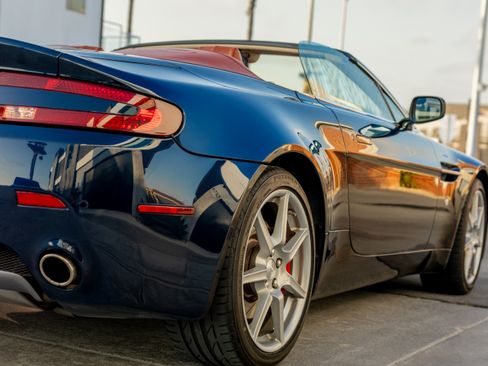 Used 2007 Aston Martin V8 Vantage Roadster RWD image 6