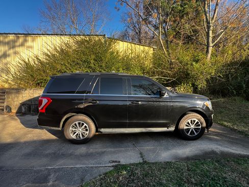 Used 2021 Ford Expedition XLT image 1