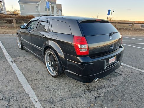 Used 2005 Dodge Magnum R/T w/ Convenience Group II image 2