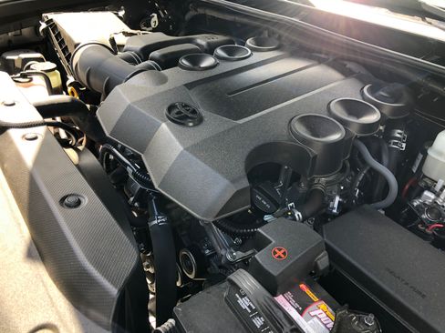 Used 2018 Toyota 4Runner SR5 Premium image 8