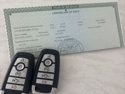 Used 2021 Ford F350 Platinum w/ FX4 Off-Road Package image 32