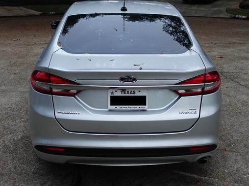 Used 2017 Ford Fusion SE image 5